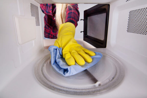 Cómo limpiar fácil y eficazmente tu microondas