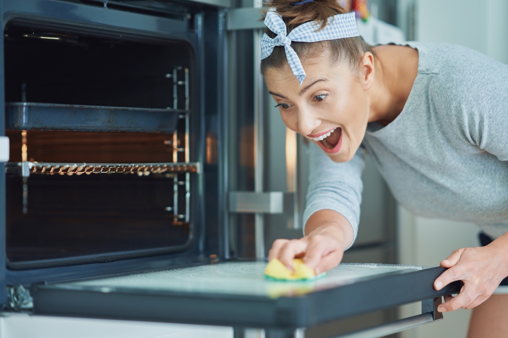 Trucos caseros para limpiar el horno fácilmente y sin productos químicos